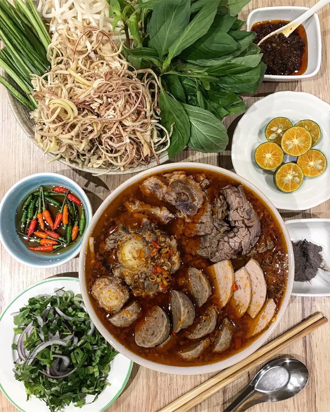 Lễ 2/9 ngại đi chơi xa, đến ngay những quán ăn ngon và thưởng thức món ăn vặt nổi tiếng xứ Huế - Ảnh 8. Lễ 2/9 ngại đi chơi xa, đến ngay những quán ăn ngon và thưởng thức món ăn vặt nổi tiếng xứ Huế - Ảnh 8.