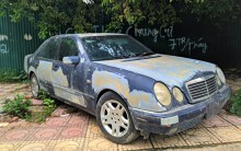 Mercedes, Camry, BMW,... bị vứt lăn lóc giữa phố Hà Nội