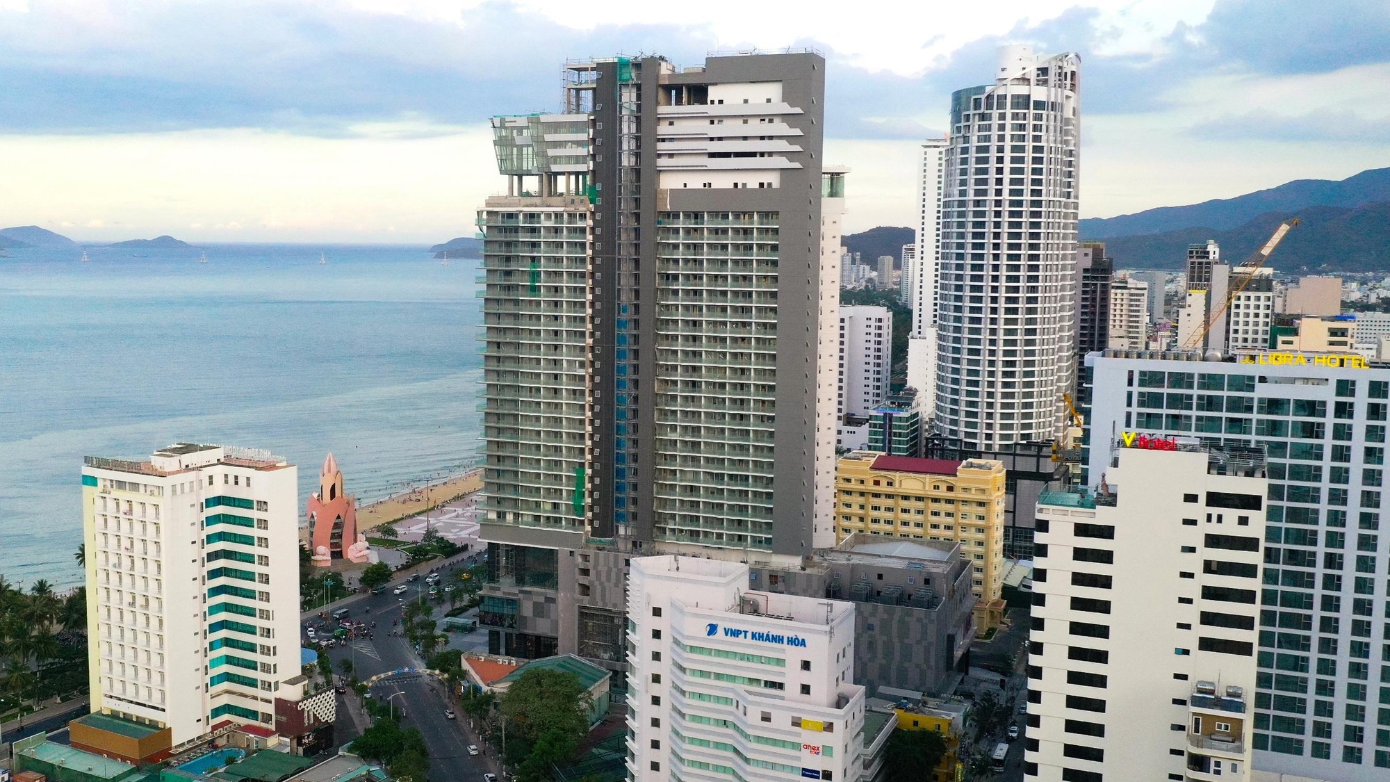 Rung be tong ven bien Nha Trang trong con thoai trao cua condotel hinh anh 12 