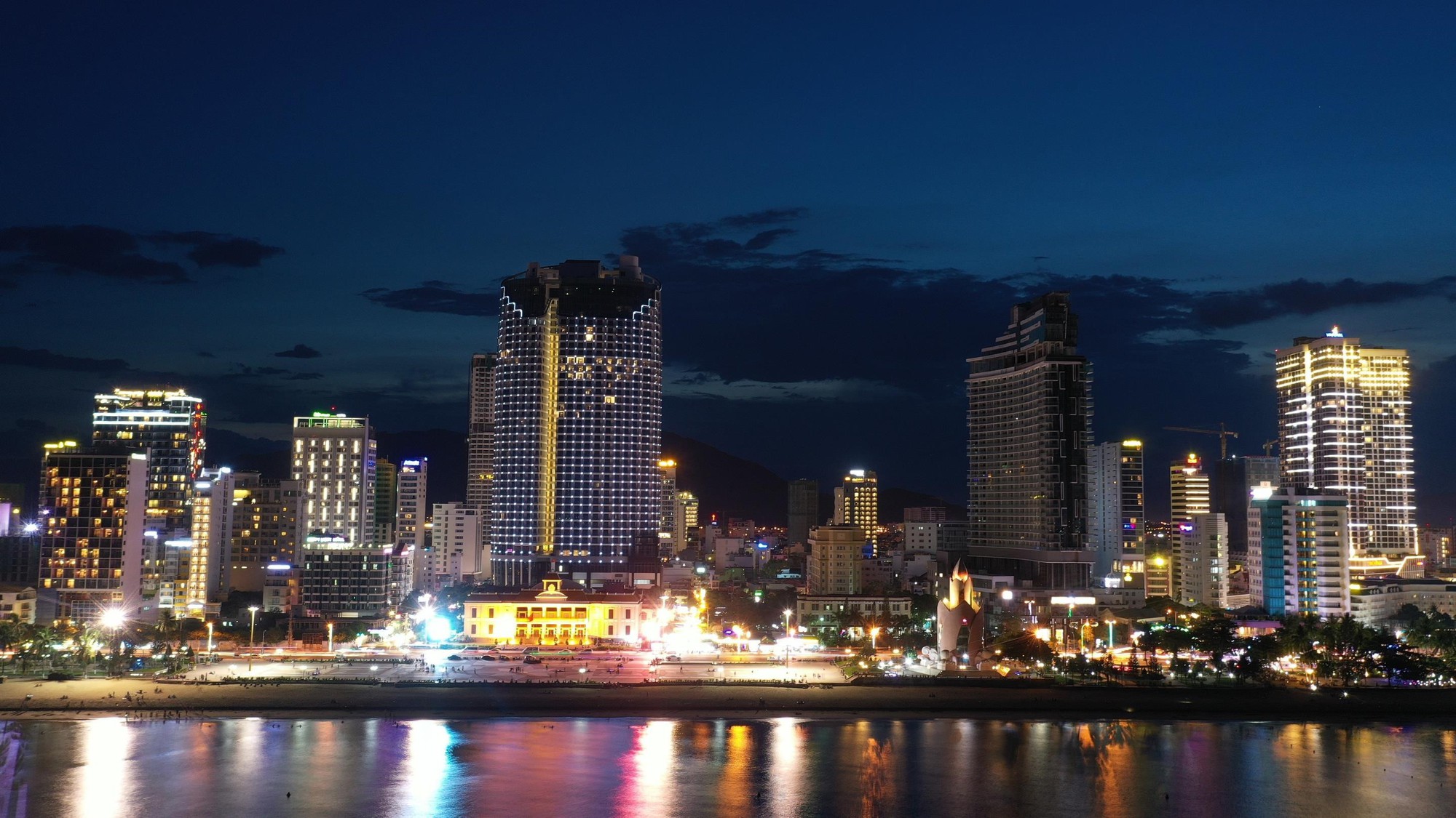 Rung be tong ven bien Nha Trang trong con thoai trao cua condotel hinh anh 4 