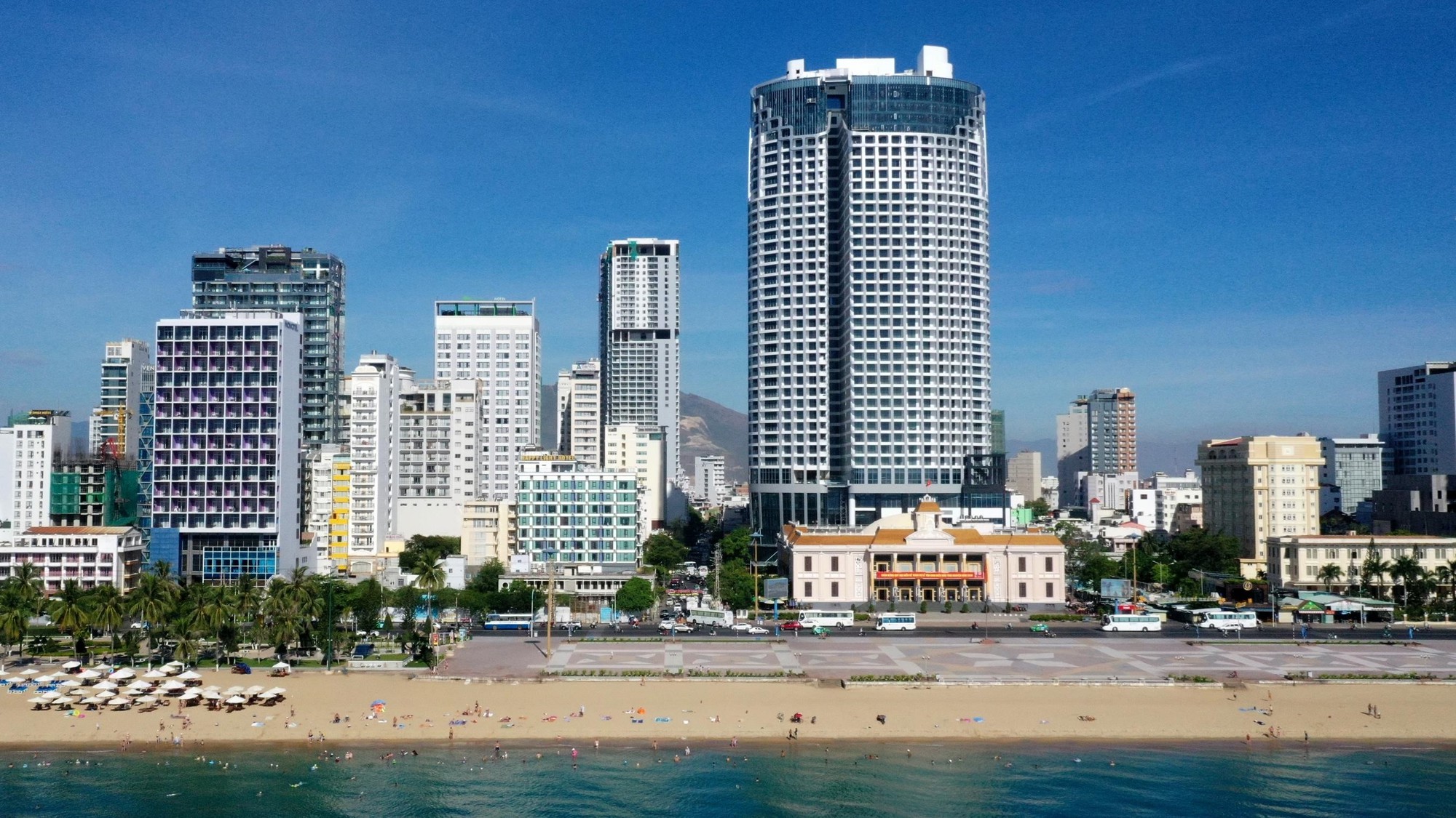 Rung be tong ven bien Nha Trang trong con thoai trao cua condotel hinh anh 6 