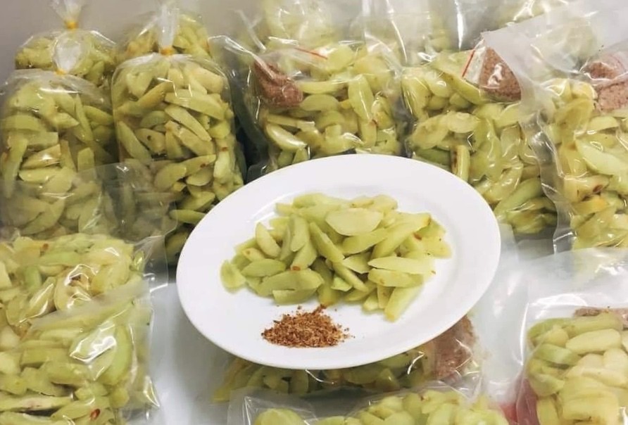 Loại quả rừng đem muối dưa bỗng gây sốt khắp Hà thành - Ảnh 1. Loại quả rừng đem muối dưa bỗng gây sốt khắp Hà thành - Ảnh 1.