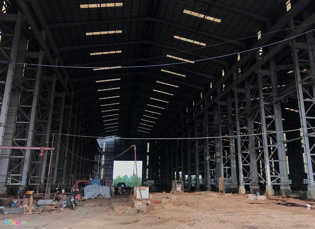 Nhà máy đóng tàu nghìn tỉ ở Cà Mau hoang hóa, gỉ sét sau 12 năm - Ảnh 11. Nhà máy đóng tàu nghìn tỉ ở Cà Mau hoang hóa, gỉ sét sau 12 năm - Ảnh 11.
