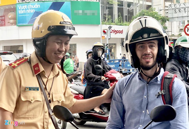 Vì sao khách Tây sợ ký biên bản vi phạm giao thông ở Sài Gòn? - Ảnh 3. Vì sao khách Tây sợ ký biên bản vi phạm giao thông ở Sài Gòn? - Ảnh 3.
