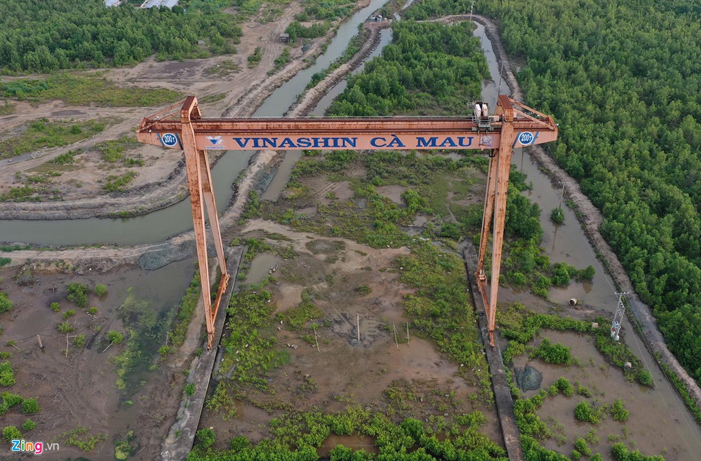 Nhà máy đóng tàu nghìn tỉ ở Cà Mau hoang hóa, gỉ sét sau 12 năm - Ảnh 2. Nhà máy đóng tàu nghìn tỉ ở Cà Mau hoang hóa, gỉ sét sau 12 năm - Ảnh 2.