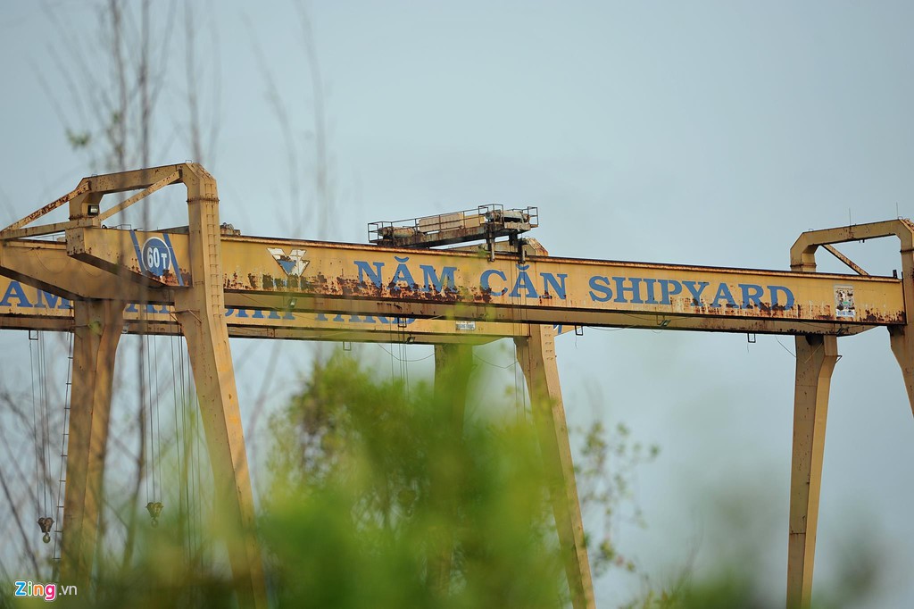 Nhà máy đóng tàu nghìn tỉ ở Cà Mau hoang hóa, gỉ sét sau 12 năm - Ảnh 7. Nhà máy đóng tàu nghìn tỉ ở Cà Mau hoang hóa, gỉ sét sau 12 năm - Ảnh 7.