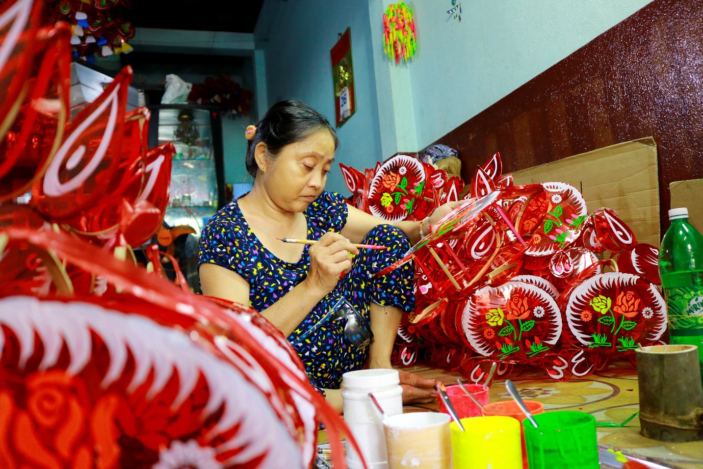 Làng làm lồng đèn hơn nửa thế kỉ ở Sài Gòn - Ảnh 2. Làng làm lồng đèn hơn nửa thế kỉ ở Sài Gòn - Ảnh 2.
