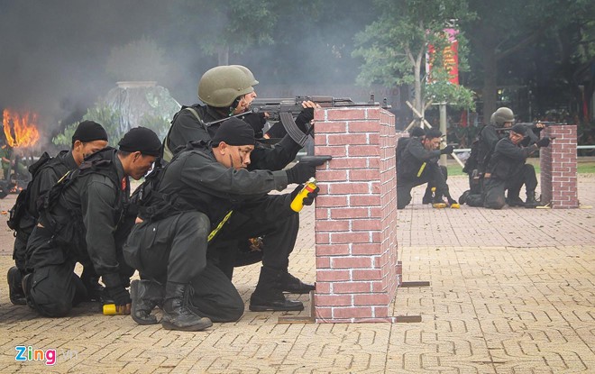 Hà Nội phân luồng giao thông, chuẩn bị diễn tập xử lý khủng bố - Ảnh 1. Hà Nội phân luồng giao thông, chuẩn bị diễn tập xử lý khủng bố - Ảnh 1.