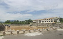 Đà Nẵng xây đập tạm ngăn mặn 'cứu' nước sinh hoạt cho người dân