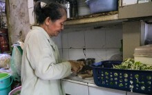 Quán hủ tiếu Thanh Xuân hơn 70 năm mê hoặc người Sài Gòn