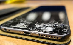 Từ bỏ độc quyền, Apple đã cho phép cửa hàng bên ngoài mua linh kiện chính hãng để sửa chữa iPhone