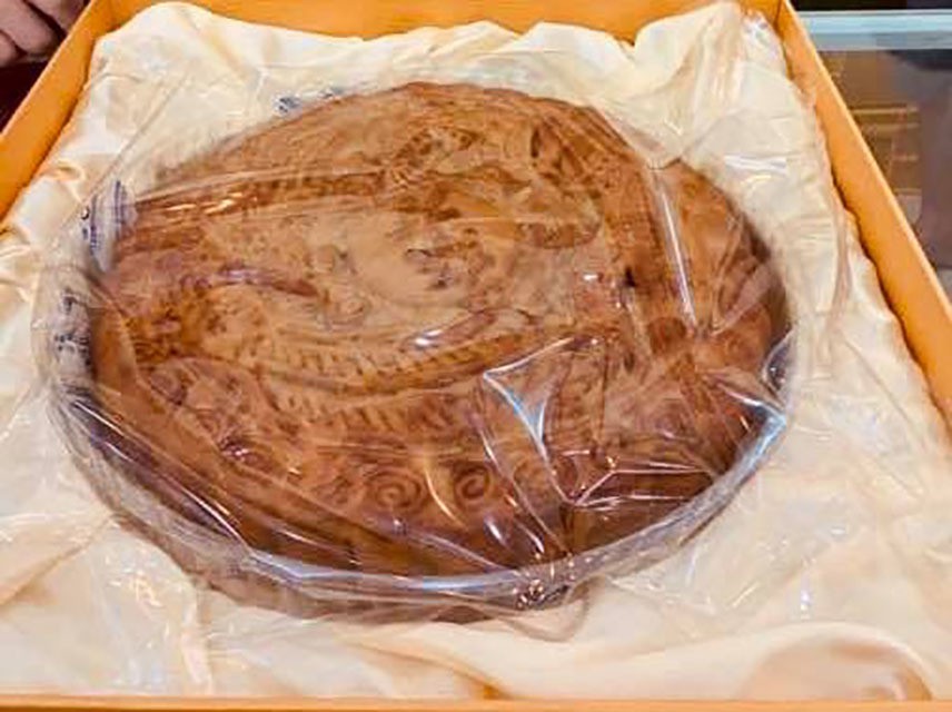 Bánh trung thu siêu to khổng lồ, nặng 4 kg, cả nhà ăn không hết - Ảnh 2. Bánh trung thu siêu to khổng lồ, nặng 4 kg, cả nhà ăn không hết - Ảnh 2.
