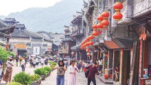 Hốt bạc ở thiên đường 'sống ảo' Trương Gia Giới - Phượng Hoàng Cổ Trấn
