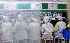 Nhận lương bèo bọt, hàng nghìn phụ nữ làm ra iPhone 11 tại Ấn Độ đang sống như thế nào?