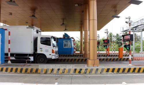 Trạm thu phí cầu Rạch Miễu xả trạm để giải tỏa ùn tắc trên Quốc lộ 60 - Ảnh 1. Trạm thu phí cầu Rạch Miễu xả trạm để giải tỏa ùn tắc trên Quốc lộ 60 - Ảnh 1.