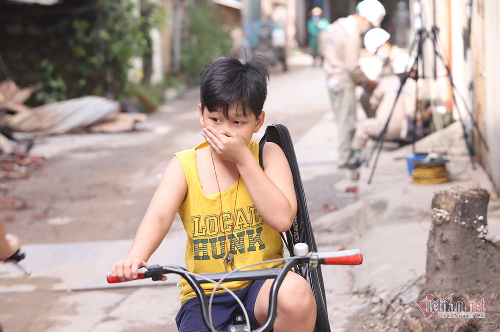 Quanh nhà máy Rạng Đông cửa đóng then cài, cháy hàng khẩu trang, nước muối - Ảnh 17. Quanh nhà máy Rạng Đông cửa đóng then cài, cháy hàng khẩu trang, nước muối - Ảnh 17.