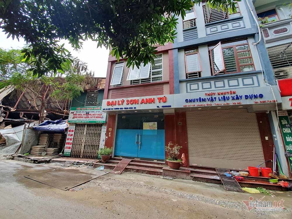 Quanh nhà máy Rạng Đông cửa đóng then cài, cháy hàng khẩu trang, nước muối - Ảnh 19. Quanh nhà máy Rạng Đông cửa đóng then cài, cháy hàng khẩu trang, nước muối - Ảnh 19.