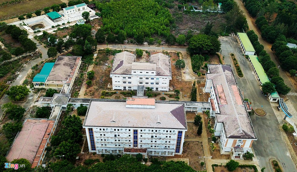 Dân khốn khổ vì bệnh viện tiền tỉ rớt hạng thành phòng khám - Ảnh 3. Dân khốn khổ vì bệnh viện tiền tỉ rớt hạng thành phòng khám - Ảnh 3.