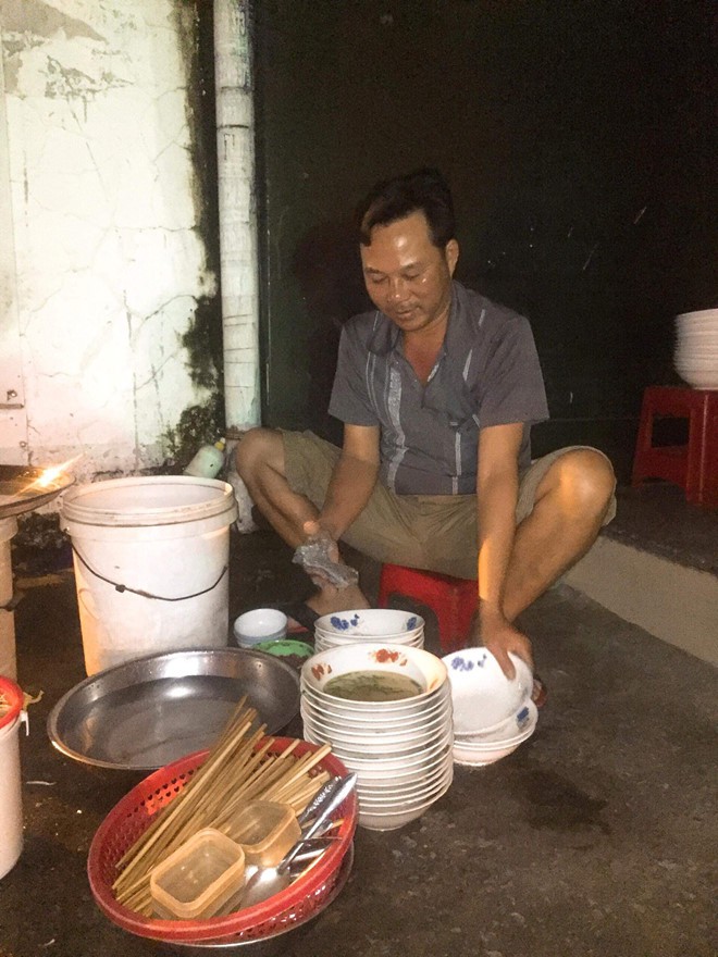 Nước mắt ly hương người Quảng Ngãi: Đêm Sài Gòn nỗi buồn 'giăng' bên xe hủ tiếu - Ảnh 6. Nước mắt ly hương người Quảng Ngãi: Đêm Sài Gòn nỗi buồn 'giăng' bên xe hủ tiếu - Ảnh 6.