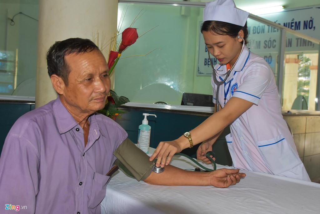 Dân khốn khổ vì bệnh viện tiền tỉ rớt hạng thành phòng khám - Ảnh 8. Dân khốn khổ vì bệnh viện tiền tỉ rớt hạng thành phòng khám - Ảnh 8.
