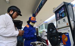 Giá xăng tiếp tục giảm từ 15h chiều nay