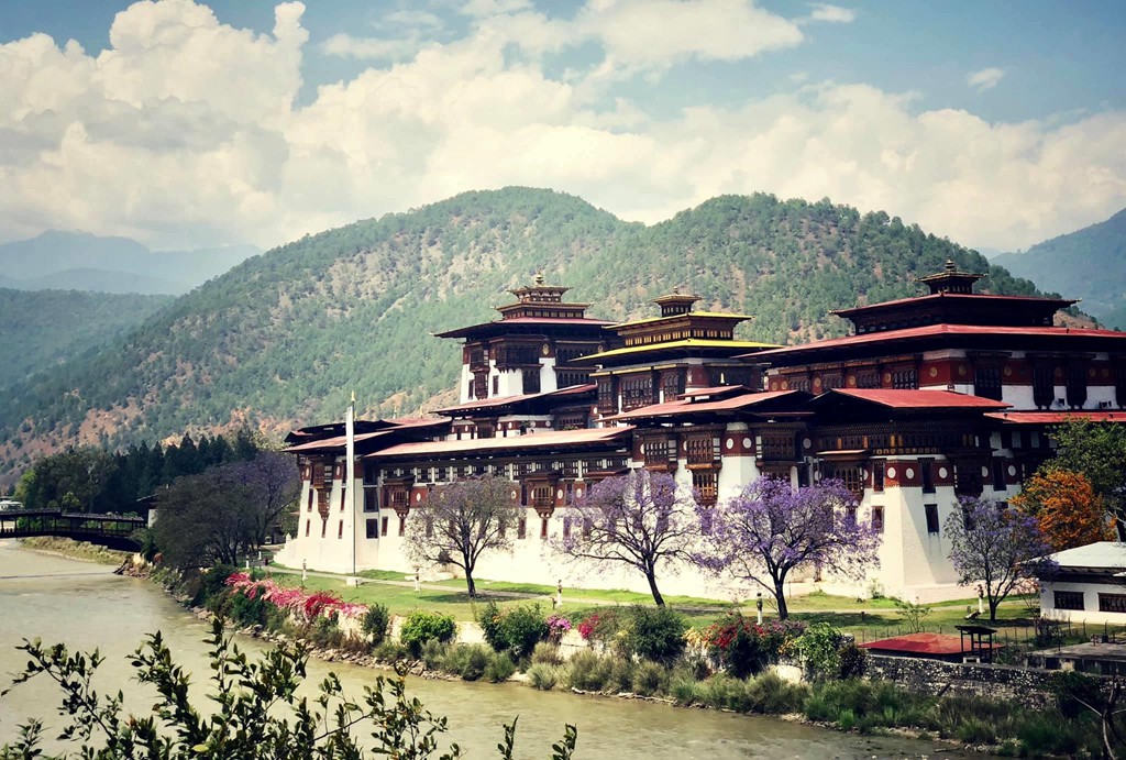 Định nghĩa 'hạnh phúc' hóa giản đơn ở vương quốc trên mây Bhutan - Ảnh 1. Định nghĩa 'hạnh phúc' hóa giản đơn ở vương quốc trên mây Bhutan - Ảnh 1.