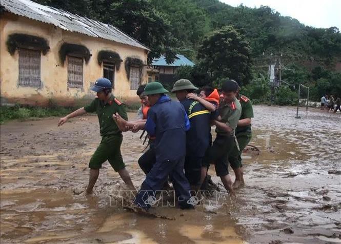 Hoàn lưu bão số 3 khiến 4 người chết và 13 người mất tích - Ảnh 1.