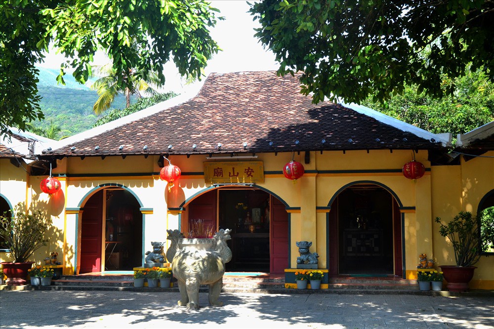 Những địa điểm du lịch tâm linh du khách không thể bỏ qua khi đến Côn Đảo - Ảnh 2. Những địa điểm du lịch tâm linh du khách không thể bỏ qua khi đến Côn Đảo - Ảnh 2.
