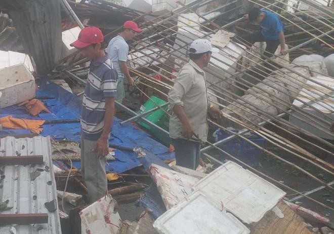Hàng trăm căn nhà ở miền Tây bị ngập nước, sập và tốc mái do mưa lớn - Ảnh 2. Hàng trăm căn nhà ở miền Tây bị ngập nước, sập và tốc mái do mưa lớn - Ảnh 2.