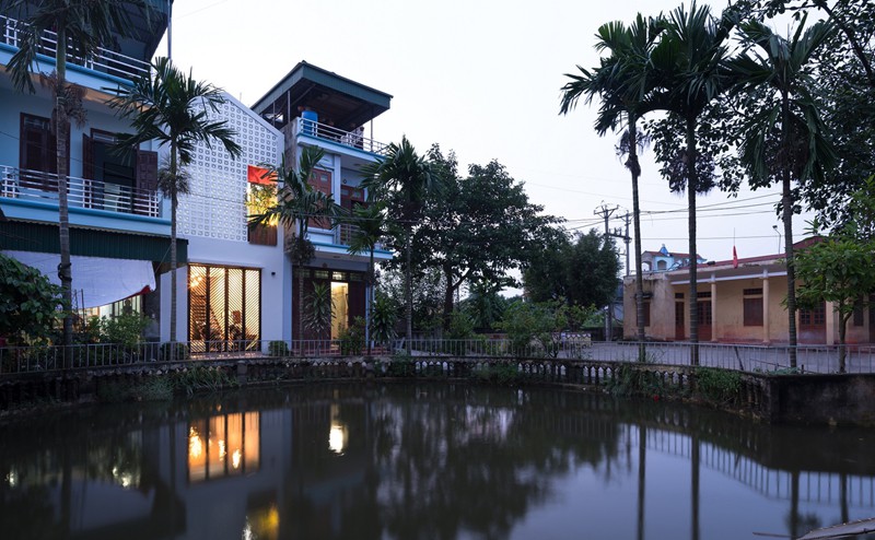 Nhà ống bên ngoài đơn giản nhưng bên trong thoáng đãng - Ảnh 1. Nhà ống bên ngoài đơn giản nhưng bên trong thoáng đãng - Ảnh 1.