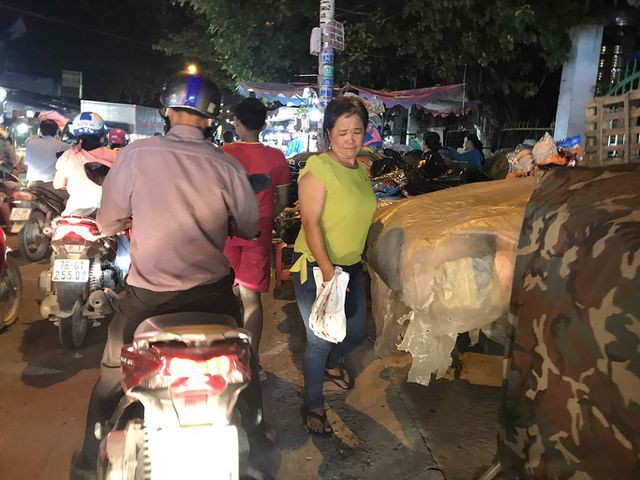 Con đường 'đau khổ' tại TP HCM: Lãnh đạo huyện chỉ đạo xử lí xe quá tải! - Ảnh 6. Con đường 'đau khổ' tại TP HCM: Lãnh đạo huyện chỉ đạo xử lí xe quá tải! - Ảnh 6.