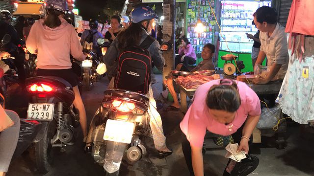 Con đường 'đau khổ' tại TP HCM: Lãnh đạo huyện chỉ đạo xử lí xe quá tải! - Ảnh 7. Con đường 'đau khổ' tại TP HCM: Lãnh đạo huyện chỉ đạo xử lí xe quá tải! - Ảnh 7.