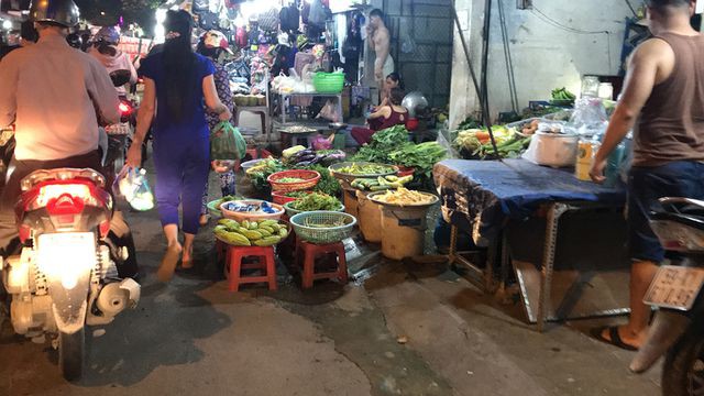 Con đường 'đau khổ' tại TP HCM: Lãnh đạo huyện chỉ đạo xử lí xe quá tải! - Ảnh 8. Con đường 'đau khổ' tại TP HCM: Lãnh đạo huyện chỉ đạo xử lí xe quá tải! - Ảnh 8.