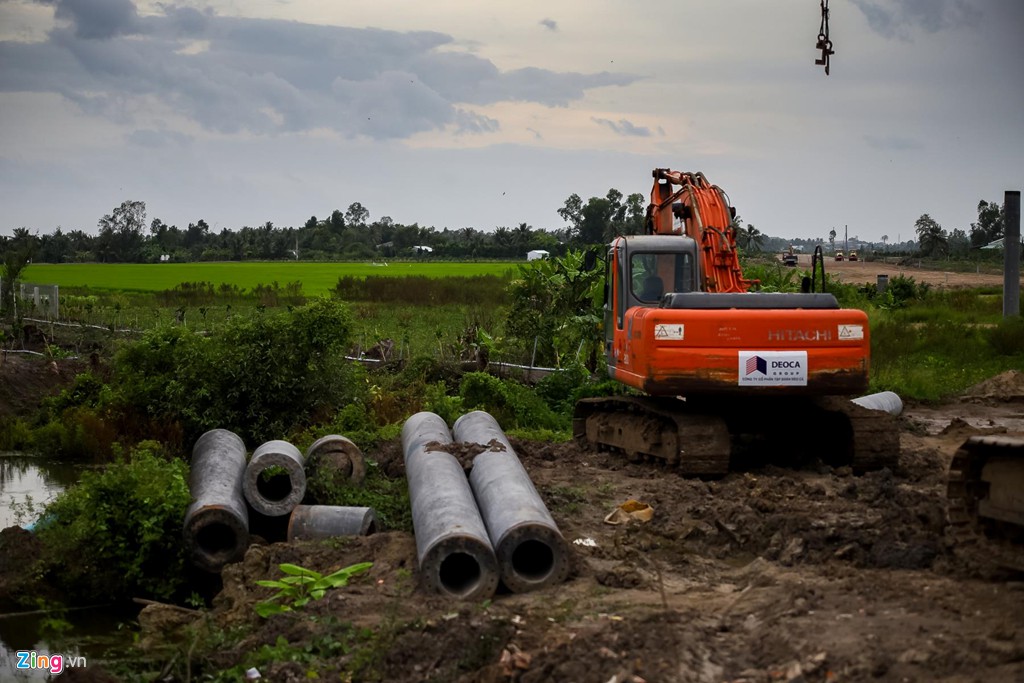 Cao tốc Trung Lương - Mỹ Thuận vẫn là đường đất sau 10 năm khởi công - Ảnh 11. Cao tốc Trung Lương - Mỹ Thuận vẫn là đường đất sau 10 năm khởi công - Ảnh 11.