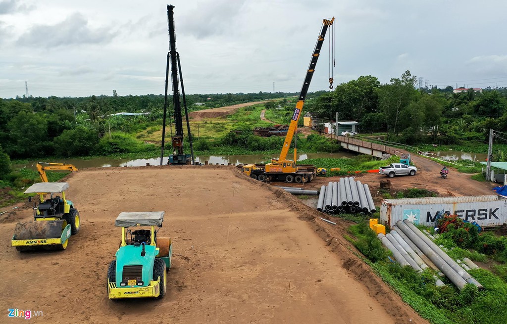 Cao tốc Trung Lương - Mỹ Thuận vẫn là đường đất sau 10 năm khởi công - Ảnh 13. Cao tốc Trung Lương - Mỹ Thuận vẫn là đường đất sau 10 năm khởi công - Ảnh 13.