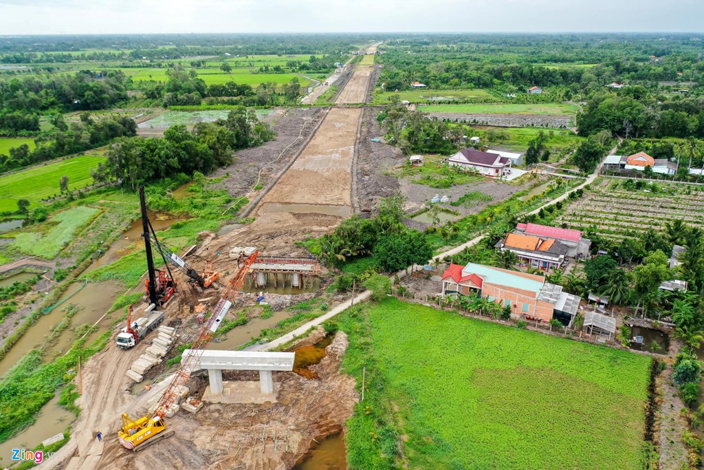 Cao tốc Trung Lương - Mỹ Thuận vẫn là đường đất sau 10 năm khởi công - Ảnh 2. Cao tốc Trung Lương - Mỹ Thuận vẫn là đường đất sau 10 năm khởi công - Ảnh 2.
