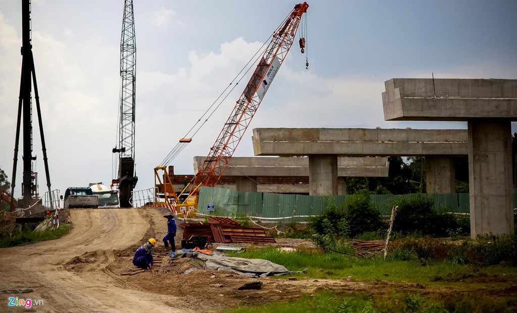Cao tốc Trung Lương - Mỹ Thuận vẫn là đường đất sau 10 năm khởi công - Ảnh 6. Cao tốc Trung Lương - Mỹ Thuận vẫn là đường đất sau 10 năm khởi công - Ảnh 6.