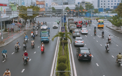 Ô tô tăng nhanh 'đi' trước, bãi đỗ xe ‘lội nước’ theo sau ở Đà Nẵng