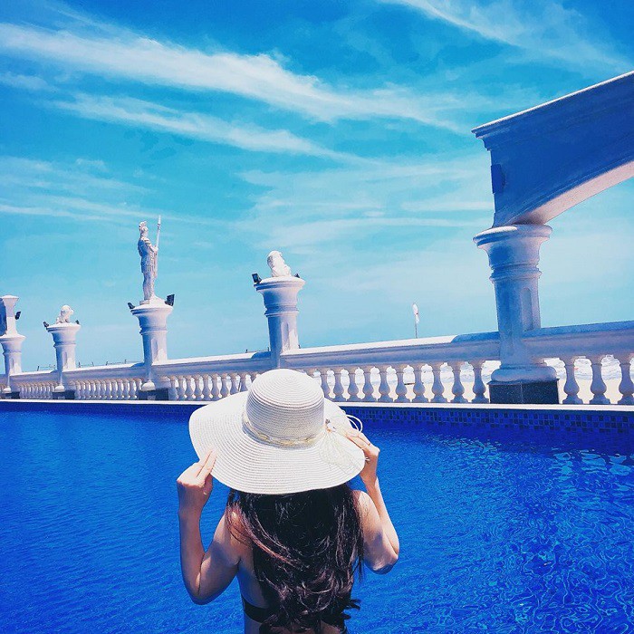 dot-kich-lan-rung-resort-thanh-dia-duoc-menh-danh-la-santorini-thu-nho-cua-viet-nam (2) dot-kich-lan-rung-resort-thanh-dia-duoc-menh-danh-la-santorini-thu-nho-cua-viet-nam (2)