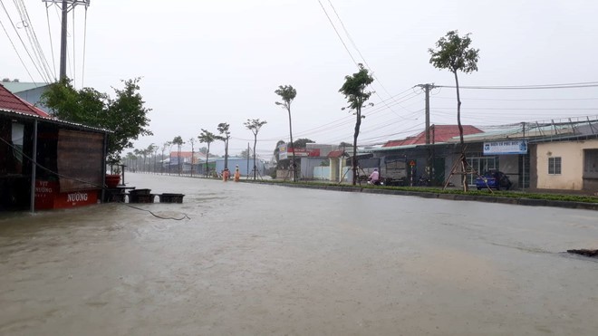 Đảo ngọc Phú Quốc tiếp tục ngập lịch sử: Nước đến cổ, chia nhau đi cứu dân - Ảnh 8. Đảo ngọc Phú Quốc tiếp tục ngập lịch sử: Nước đến cổ, chia nhau đi cứu dân - Ảnh 8.