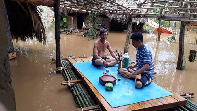 Một vùng rộng lớn ở Đồng Nai đang chìm trong nước, có nơi lút đầu trẻ - Ảnh 9. Một vùng rộng lớn ở Đồng Nai đang chìm trong nước, có nơi lút đầu trẻ - Ảnh 9.