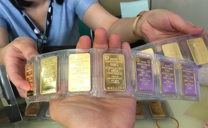 Giá vàng SJC có “nổi sóng” trở lại, tiến đến mốc 49,3 triệu đồng/lượng? - Ảnh 1.
