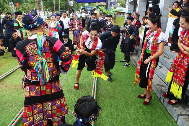 Phiên chợ vùng cao đầy màu sắc ở Hà Nội - Ảnh 2. Phiên chợ vùng cao đầy màu sắc ở Hà Nội - Ảnh 2.
