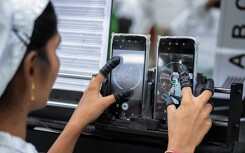 Tương lai Apple trên đôi vai những phụ nữ lương 4 USD/ngày
