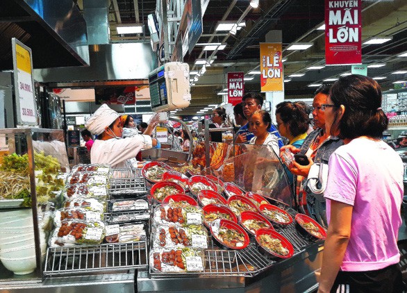 Nghỉ lễ ngắn ở nhà đi mua đồ, hàng hóa khuyến mãi bung lụa - Ảnh 2. Nghỉ lễ ngắn ở nhà đi mua đồ, hàng hóa khuyến mãi bung lụa - Ảnh 2.