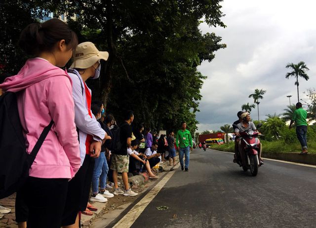 Hà Nội: Xe dù, bến cóc hoành hành dịp nghỉ lễ - Ảnh 3. Hà Nội: Xe dù, bến cóc hoành hành dịp nghỉ lễ - Ảnh 3.