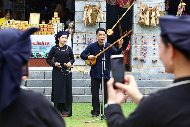 Phiên chợ vùng cao đầy màu sắc ở Hà Nội - Ảnh 10. Phiên chợ vùng cao đầy màu sắc ở Hà Nội - Ảnh 10.