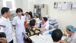 1.200 cư dân gần Rạng Đông khám sức khỏe, 464 người chuyển kiểm tra sâu