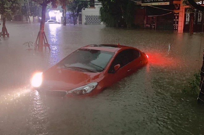Huy động quân đội ứng cứu sau trận mưa 6 giờ liền ở Thái Nguyên - Ảnh 1. Huy động quân đội ứng cứu sau trận mưa 6 giờ liền ở Thái Nguyên - Ảnh 1.