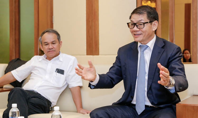 Ông Trần Bá Dương: 'Nhiều người lo tôi chết chìm theo bầu Đức' - Ảnh 1. Ông Trần Bá Dương: 'Nhiều người lo tôi chết chìm theo bầu Đức' - Ảnh 1.